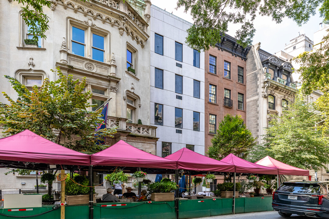 22 E 81st St in New York, NY - Foto de edificio