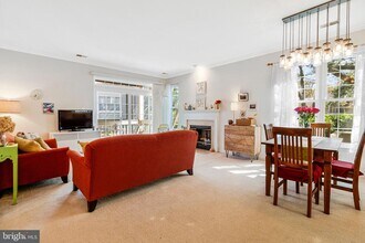 10826 Antigua Terrace-Unit -139 in Rockville, MD - Foto de edificio - Building Photo