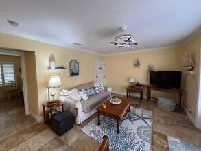 5164 Beach Dr SE in St. Petersburg, FL - Building Photo - Building Photo