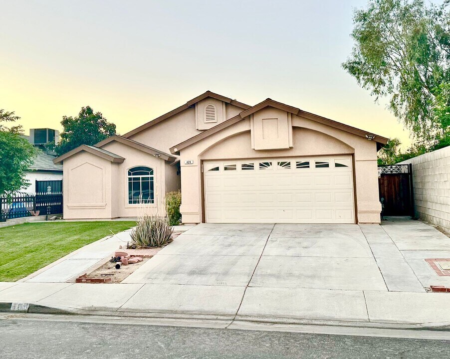 409 Manzanita Dr in Delano, CA - Building Photo