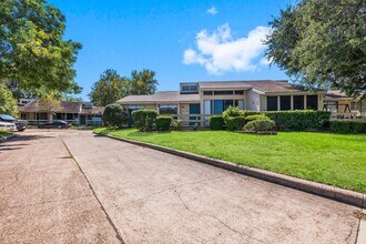 49 April Point Dr N in Montgomery, TX - Building Photo - Building Photo