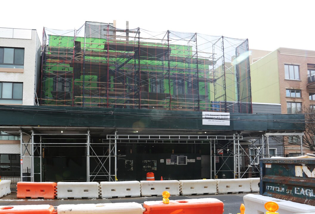 194-196 Freeman St in Brooklyn, NY - Foto de edificio