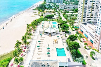 111 Briny Ave in Pompano Beach, FL - Foto de edificio - Building Photo