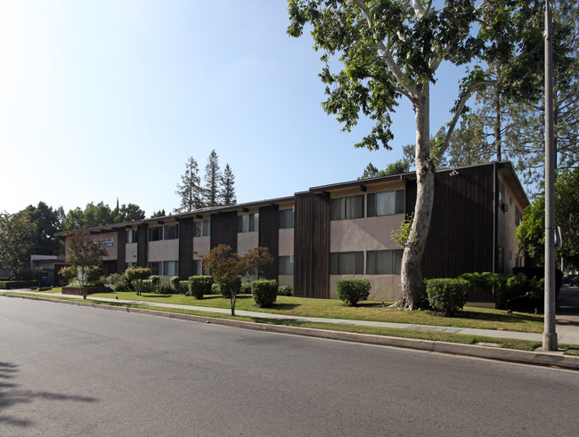 Killion Apartments in Tarzana, CA - Building Photo - Building Photo