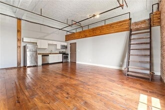558 St Francis St in Mobile, AL - Foto de edificio - Building Photo