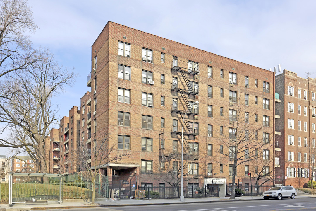 14105 Northern Blvd in Flushing, NY - Building Photo