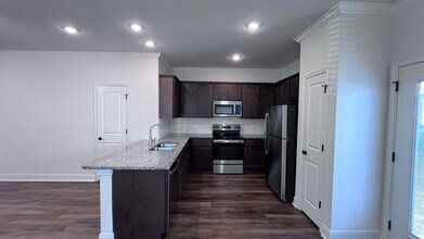 10319 Candlewood Wy in San Antonio, TX - Building Photo - Building Photo