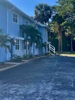 4220 NE Indian River Dr in Jensen Beach, FL - Building Photo