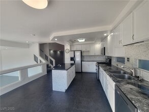 2094 Silver Breeze Ave in Las Vegas, NV - Building Photo - Building Photo