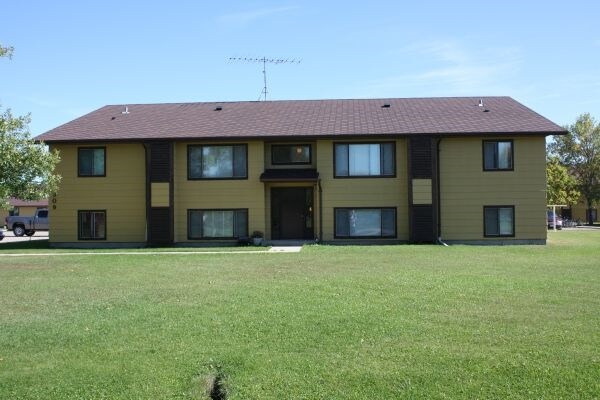 Ellendale Village Apartments in Ellendale, ND - Building Photo