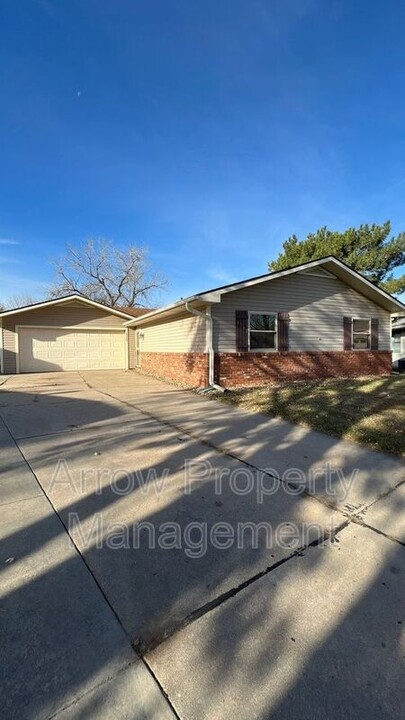 1117 SW 10th Cir in Lincoln, NE - Foto de edificio