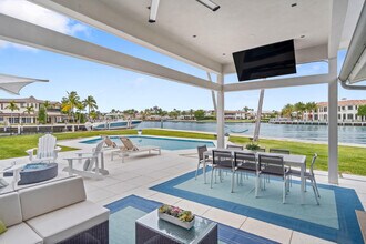 35 Castle Harbor Isle Dr in Fort Lauderdale, FL - Building Photo - Building Photo