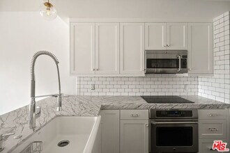 1155 N La Cienega Blvd in West Hollywood, CA - Foto de edificio - Building Photo