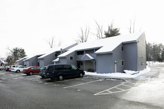 Rochester East in Rochester, NH - Foto de edificio - Building Photo