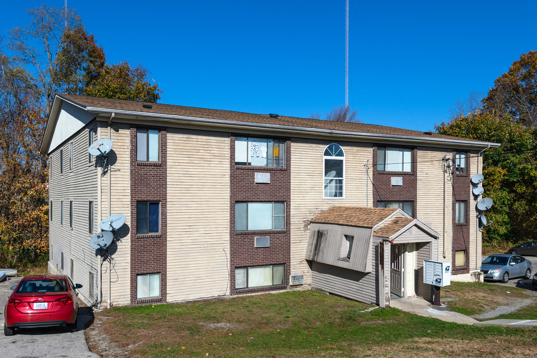 60-74 Joseph St in North Providence, RI - Foto de edificio