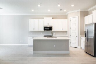 7706 S Shamrock Rd in Tampa, FL - Building Photo - Building Photo