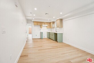 1185 Leighton Ave in Los Angeles, CA - Foto de edificio - Building Photo