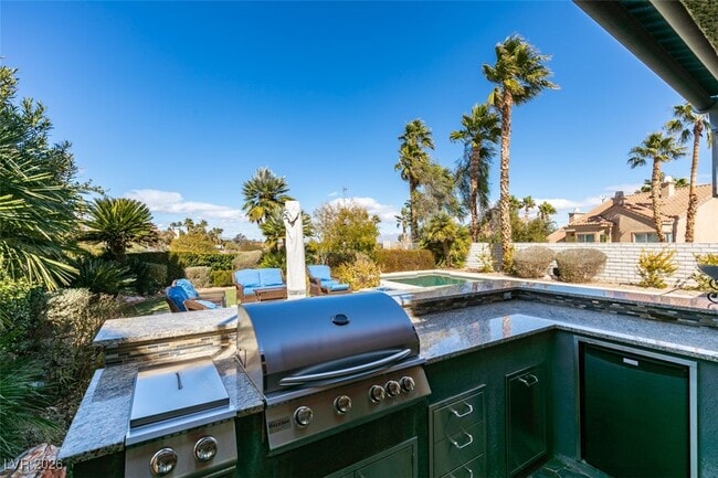 property at 54 Grossinger Ct