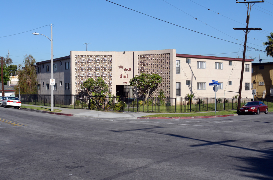 The SunDial in Inglewood, CA - Foto de edificio