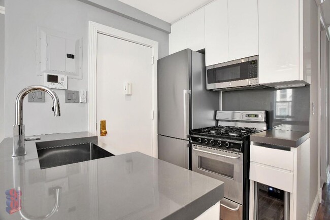 529 E 6th St, Unit 2D/3D in New York, NY - Foto de edificio - Building Photo