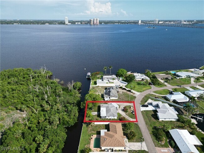 property at 1320 Harbor View Dr