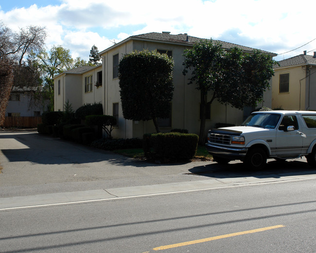 525 Matadero Ave in Palo Alto, CA - Foto de edificio - Building Photo