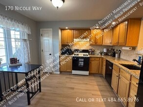 170 Nicole Way in Sinking Spring, PA - Foto de edificio - Building Photo