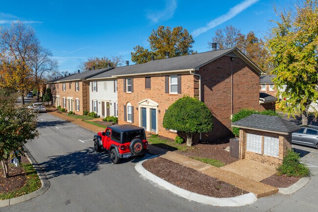 Rivermont Apartments in Murfreesboro, TN - Foto de edificio - Building Photo