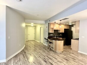 327 NW Park Ave, Unit 1C in Portland, OR - Foto de edificio - Building Photo