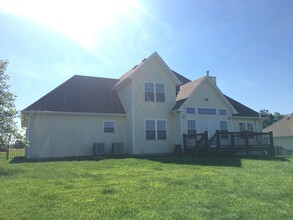 107 McClendon Hills Ln in Elizabethtown, KY - Foto de edificio - Building Photo