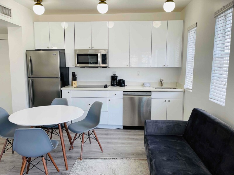 700 Meridian Ave in Miami Beach, FL - Building Photo