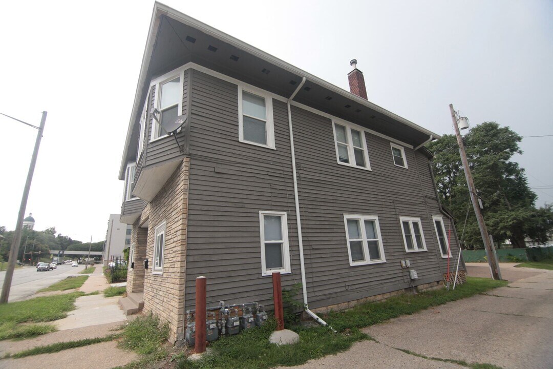 3907-3909 7th Ave in Rock Island, IL - Building Photo