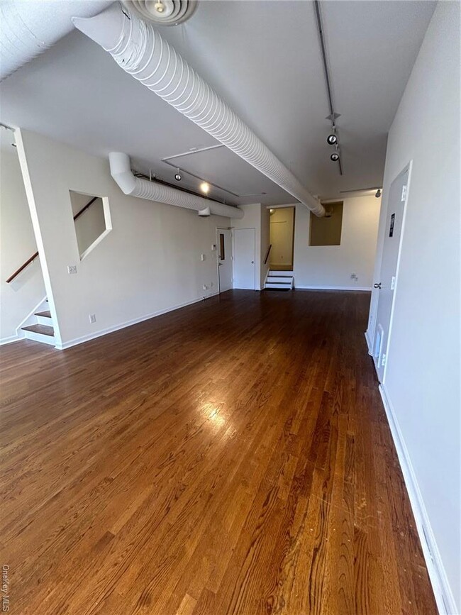 25 N Division St in Peekskill, NY - Foto de edificio - Building Photo