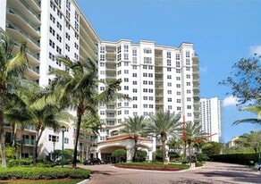 20000 E Country Club Dr in Aventura, FL - Building Photo