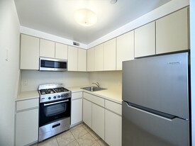 3212 23rd St, Unit 3 Apartments