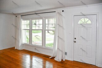 311 E Sweeney Blvd in Kansas City, MO - Building Photo - Building Photo