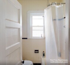 29 Victoria St, Unit 2 in Somerville, MA - Building Photo - Building Photo