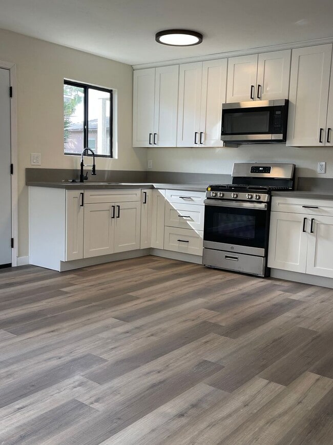 4870 Long Branch Ave in San Diego, CA - Building Photo - Building Photo