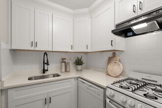 45 West St, Unit 42 West St., #10 in Randolph, MA - Foto de edificio - Building Photo