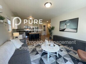 22025 NE Halsey St in Fairview, OR - Building Photo - Building Photo