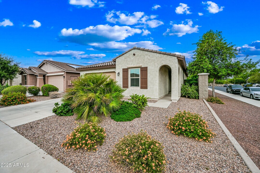 12243 W Briles Rd in Peoria, AZ - Building Photo