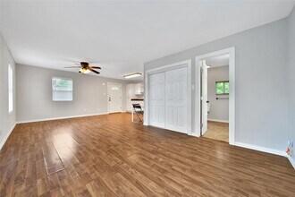 423 Pecore St in Houston, TX - Building Photo - Building Photo