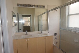 3955 NE 12th Dr in Homestead, FL - Building Photo - Building Photo