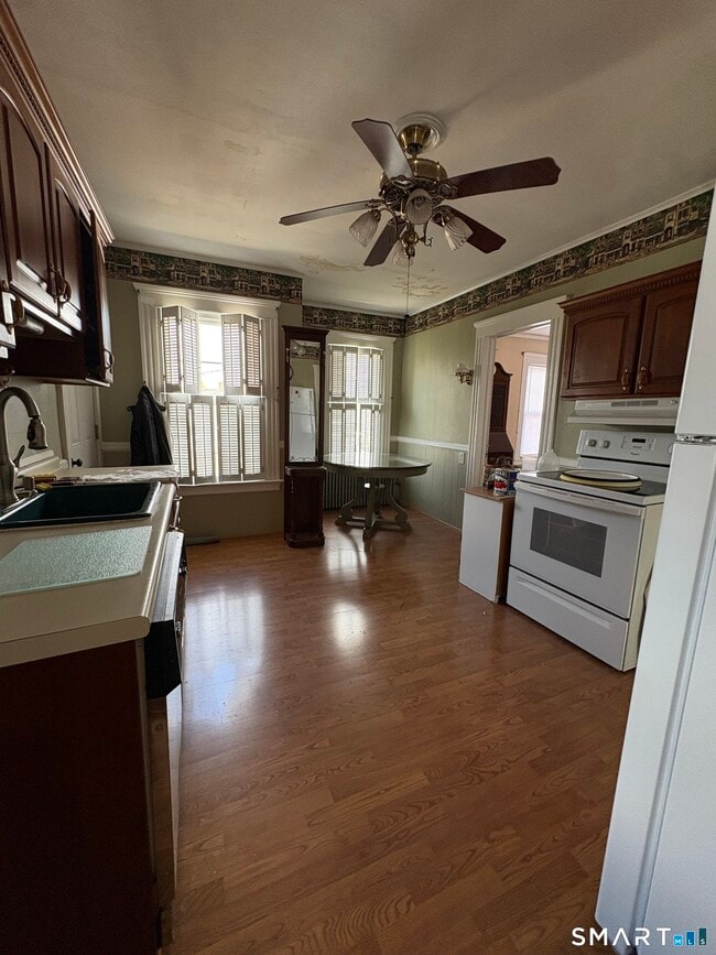 211 S Whittlesey Ave in Wallingford, CT - Building Photo - Building Photo