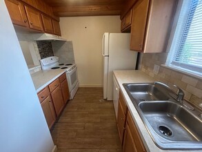 240 Jamil Rd in Columbia, SC - Building Photo - Building Photo