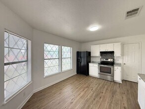 6011 Hidden Rose in San Antonio, TX - Foto de edificio - Building Photo