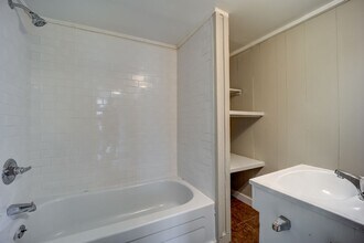 1705 S Q St-Unit -Studio @ 1705 1/2 in Fort Smith, AR - Building Photo - Building Photo