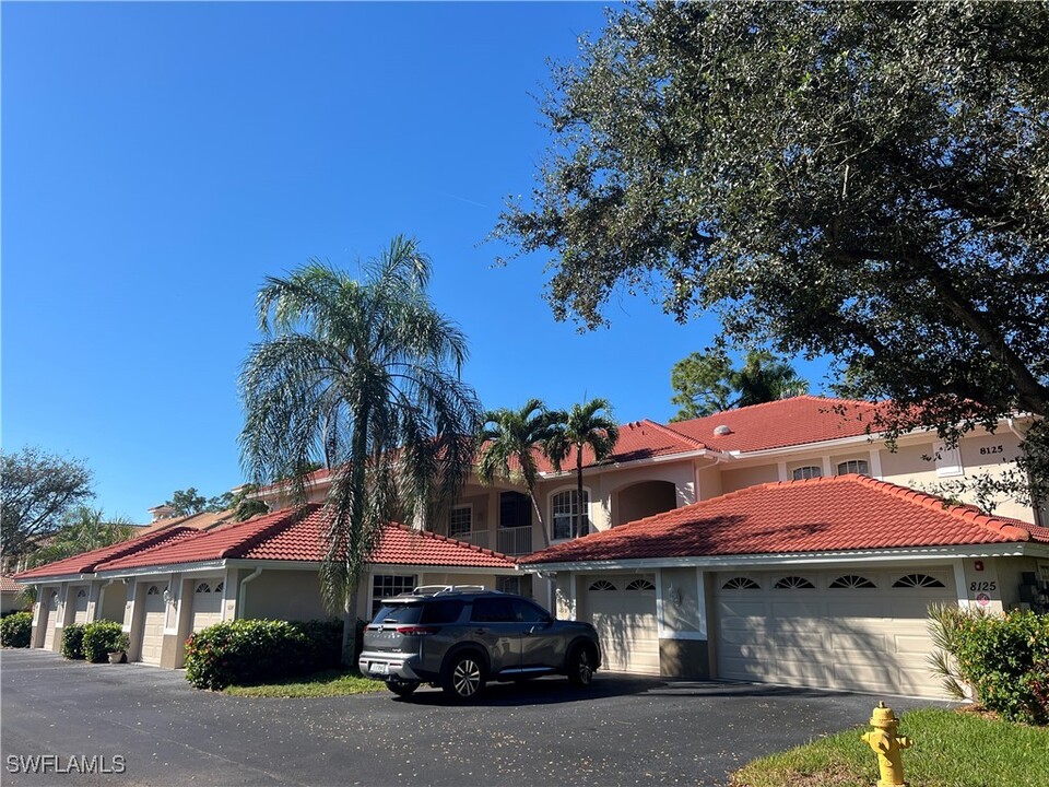 8125 Celeste Dr in Naples, FL - Building Photo