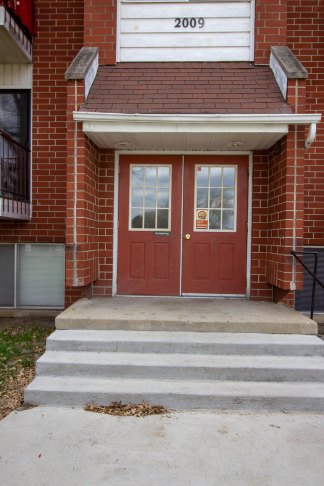 Meadow Village Apartments in Indianola, IA - Foto de edificio - Building Photo