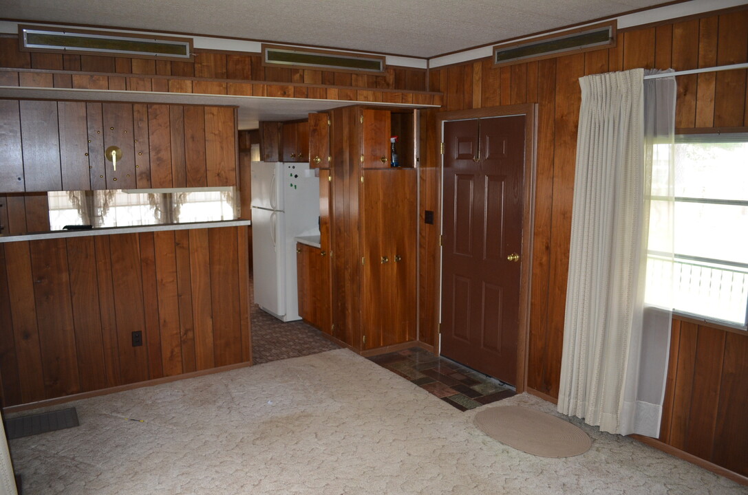 39 Ellis St, Unit Mobile Home in Athens, OH - Building Photo